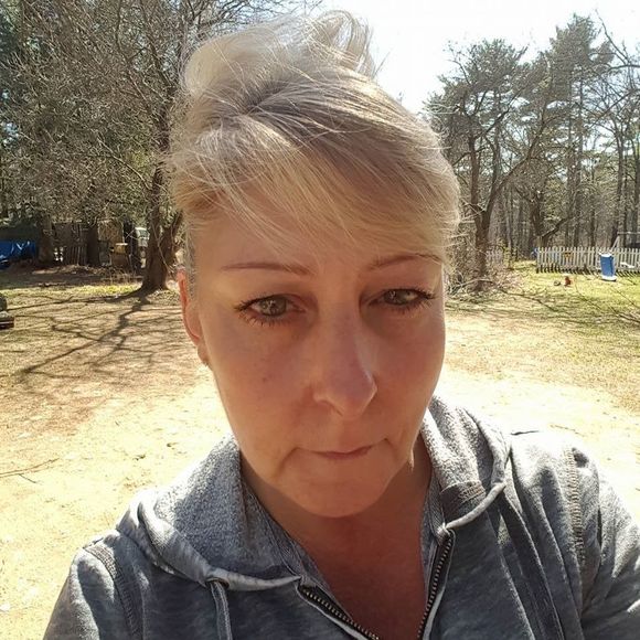 Meet your Posher, Julie - Picture 1 of 1